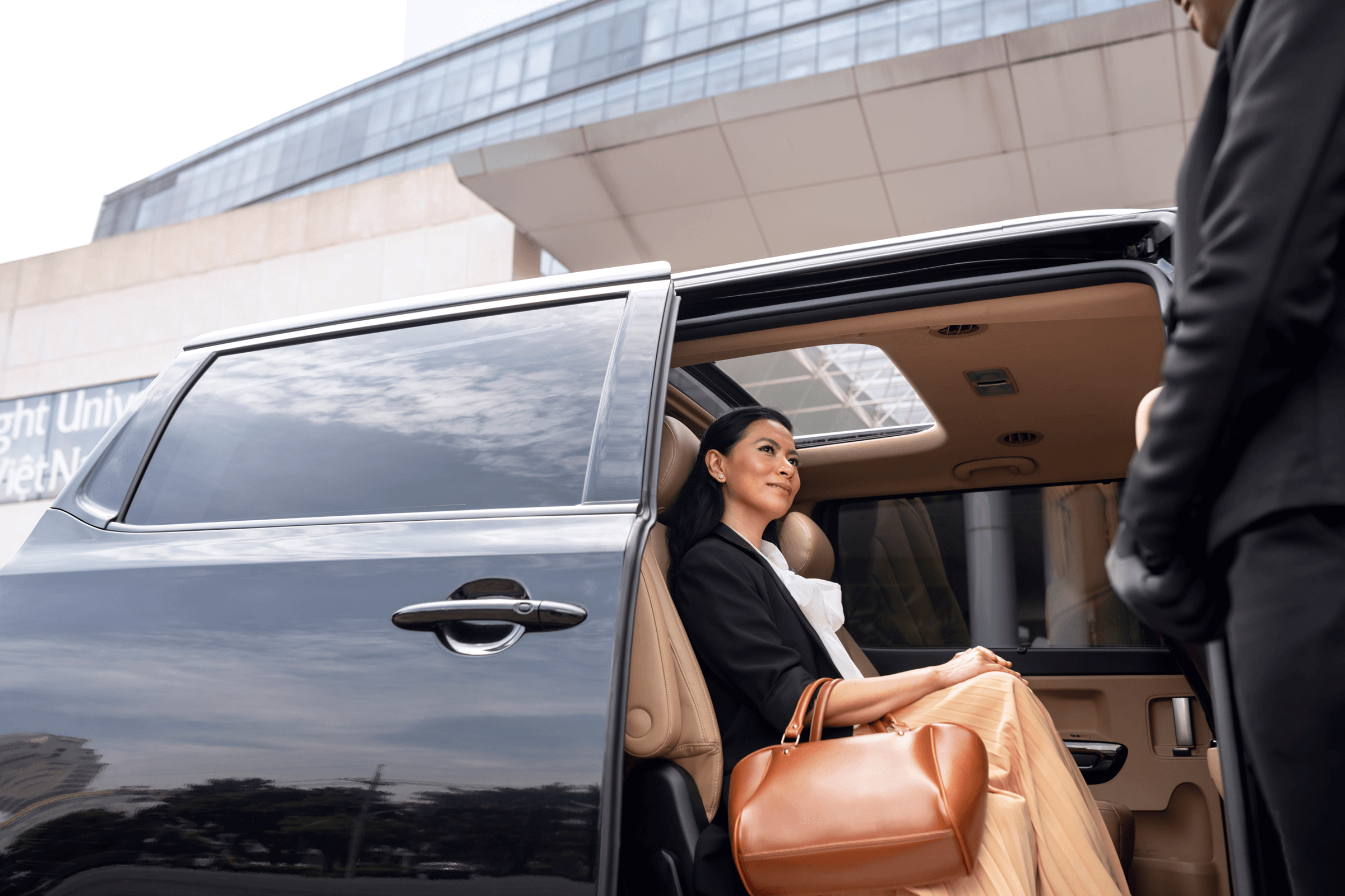 airport transfer, airport, transfer, airport transfer services, woman in van, classy woman, private taxi, personal chauffeur
